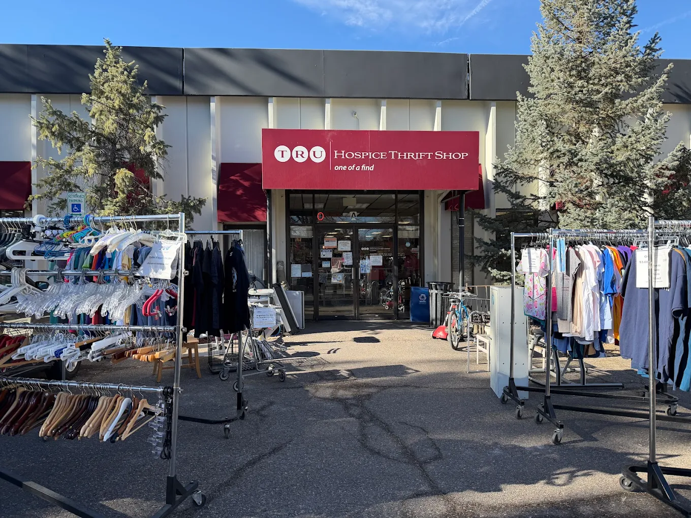 🧥 Where to Shop Secondhand & Consignment (Local-Approved)